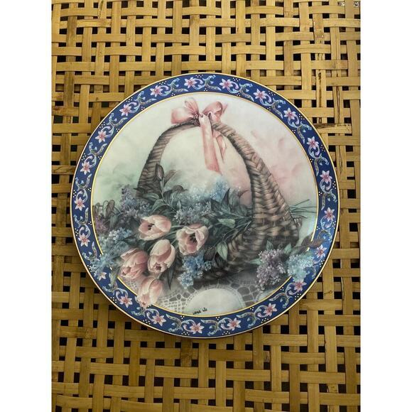 Tulips and Lilacs, Third issue in the Lena Lui Basket Bouquets Plate Collection - Picture 1 of 6